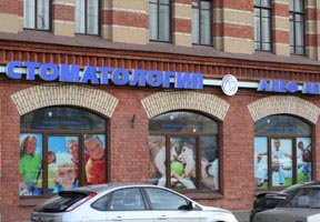Оформление витрин пленкой